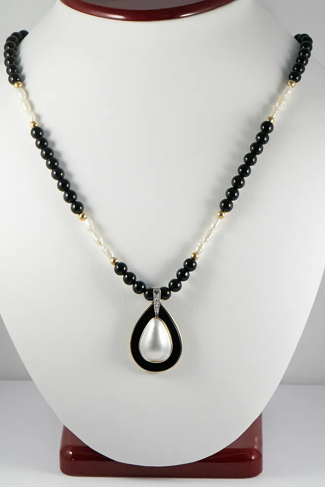14k Onyxand Freshwater Pearls Necklace with Enhancer 11