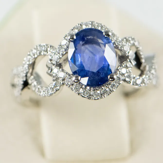 18 K White G Oval Tanzanite and Dias Ring 4 4