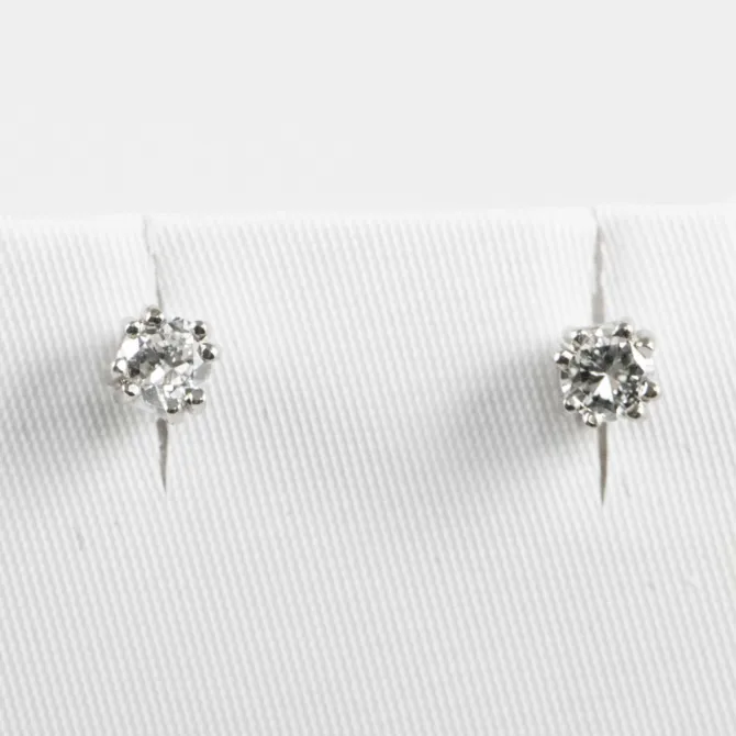 New 14 K White Gold Diamond Stud Earrings 3