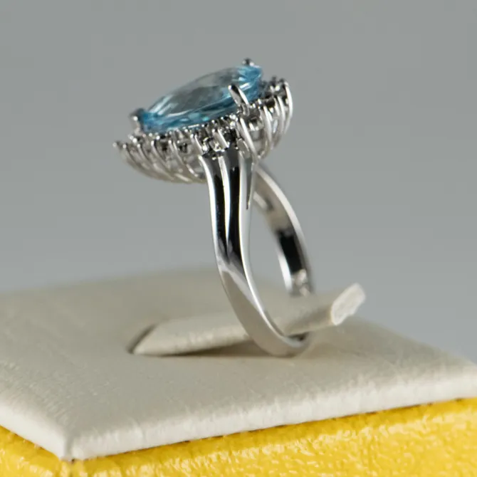 New 14 K White Gold Pear Blue Topaz Ring 11