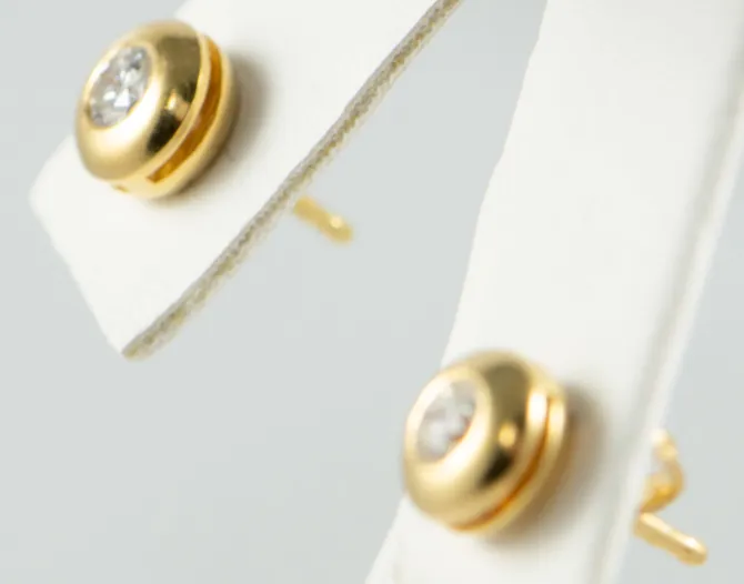 18 K Yellow Diamond Stud Earrings 9