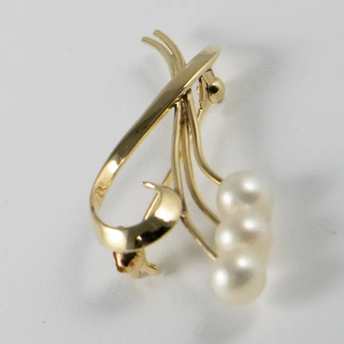 14 K Broach Pendant with Three Pearls 1